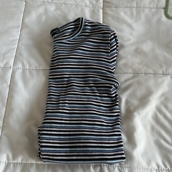 Reason for selling: not my style but super cute!! - Picture 2 of 2